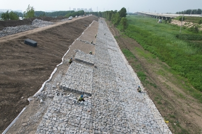 中國(guó)電力建設(shè)集團(tuán) 重點(diǎn)報(bào)道 遼河畔按下施工“快進(jìn)鍵”--遼寧省規(guī)模最大、投資最多的防洪工程施工紀(jì)實(shí)
